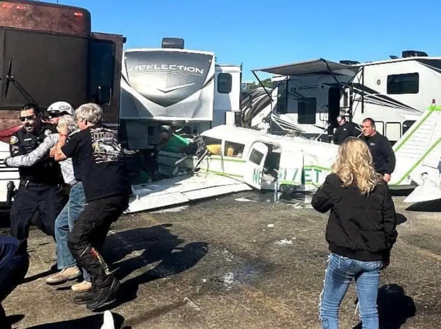 Video: Final NHRA Terganggu oleh Kecelakaan Pesawat di Pomona Dragstrip